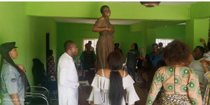 HOUSE OF ASSEMBLY ASPIRANT IN YENAGOA CONSTITUENCY TWO PST ESTHER MARTINS ASSEMBLES WOMEN, CRIES TO GOD TO FAVOUR THE RIGHTEOUS
