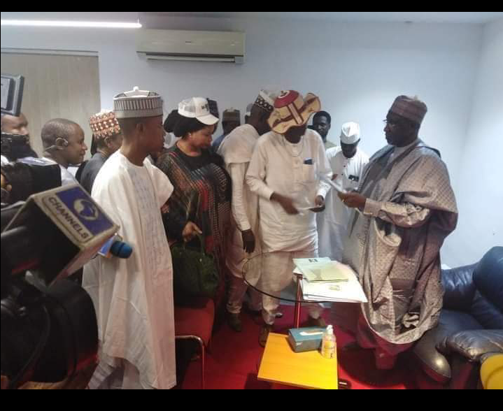 Breaking News: Group purchase APC presidential form for Dr Goodluck Jonathan