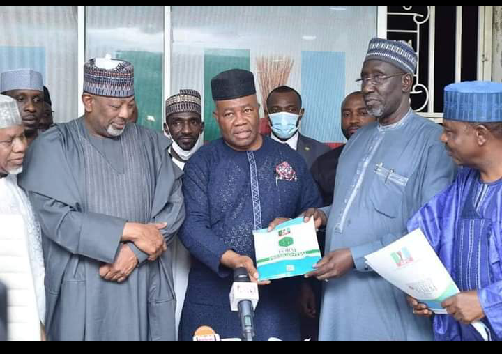 PHOTOS] Akpabio submits presidential form with over 370 delegates’ endorsement