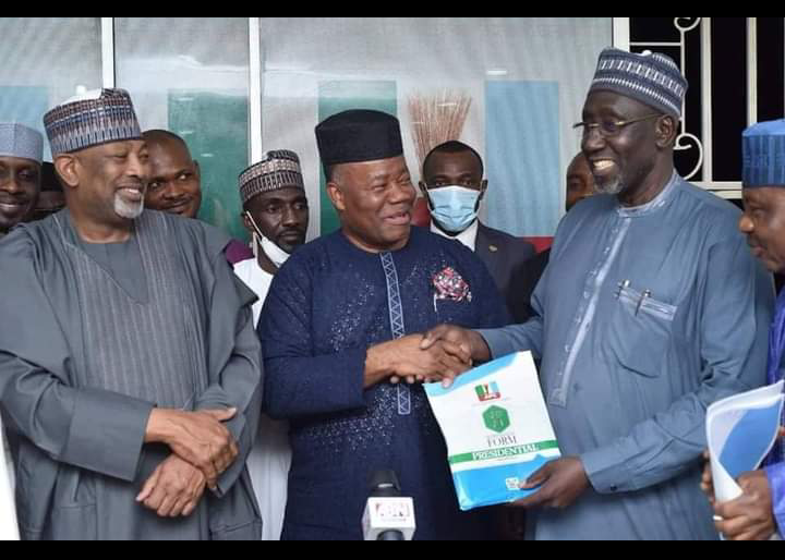 PHOTOS] Akpabio submits presidential form with over 370 delegates’ endorsement