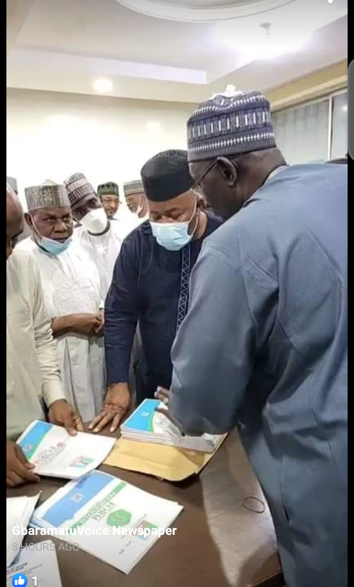 PHOTOS] Akpabio submits presidential form with over 370 delegates’ endorsement