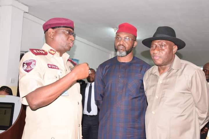 Goodluck Jonathan Visits FRSC HQ To Renew his Driver's Licence (Photos)