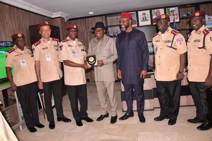 Goodluck Jonathan Visits FRSC HQ To Renew his Driver's Licence (Photos)