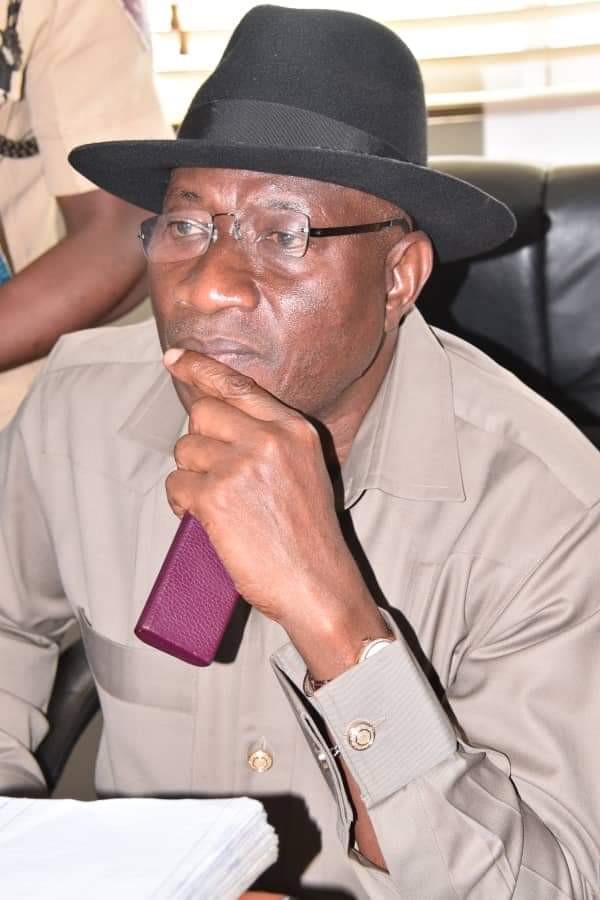 Goodluck Jonathan Visits FRSC HQ To Renew his Driver's Licence (Photos)