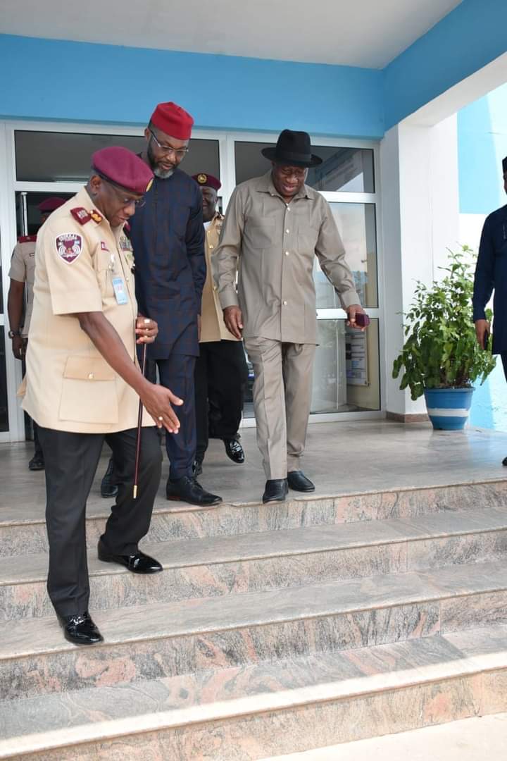 Goodluck Jonathan Visits FRSC HQ To Renew his Driver's Licence (Photos)
