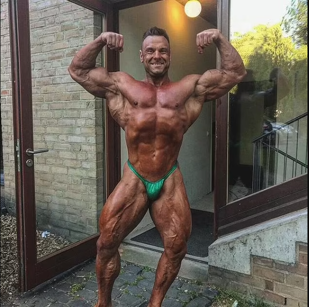 Professional bodybuilder Paul Poloczek dies at 37 hours after competing in a tournament