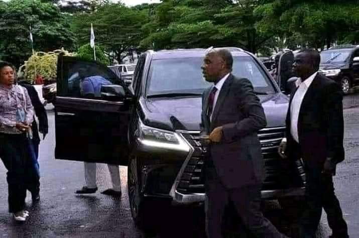 BREAKING:  ROTIMI AMAECHI VISITS BISHOP OYEDEPO