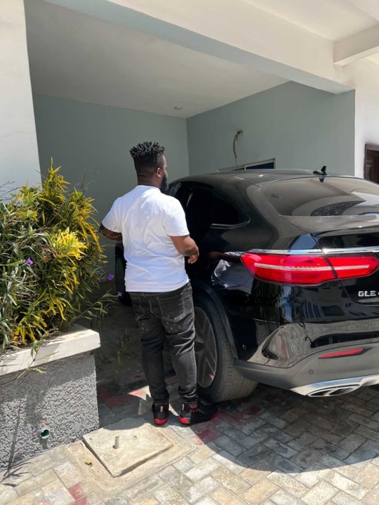 investors Vibes” Sabinus Splashes N40million To Gift Himself A Benz GLE