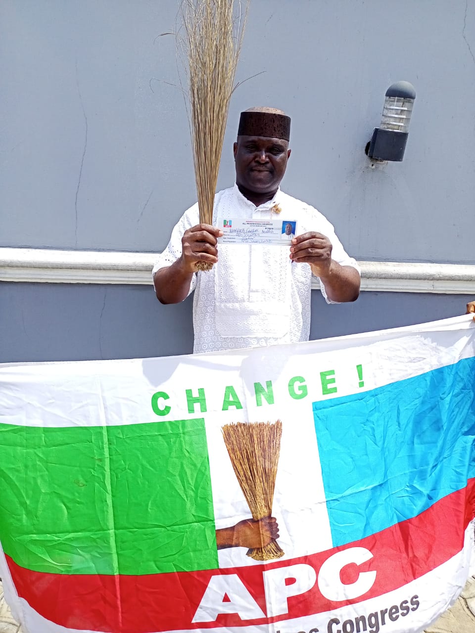 BREAKING: ANOTHER STRONG PDP STALWART FROM YENAGOA LGA RESIGNS, DECAMP TO APC.