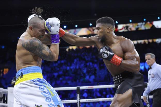 Usyk: Anthony Joshua Angrily Stormed Out Of The Boxing Ring After Losing