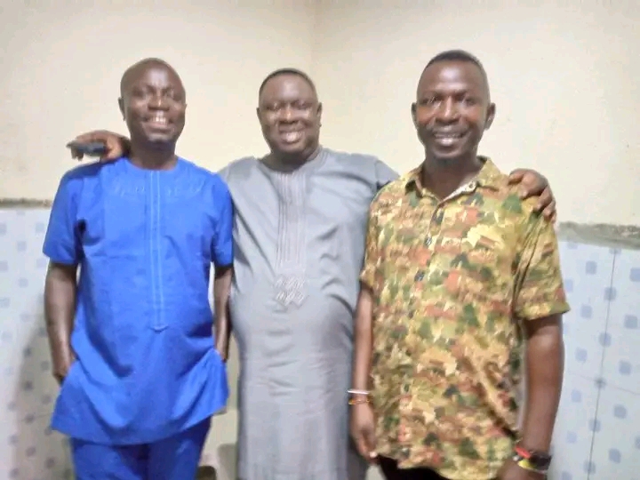 PDP's STRONG HOLD IN YENAGOA THE STATE CAPITAL OF BAYELSA STATE RECEIVES DEMOLITION AND IT'S ROOTS UPROOTED, AS THE YOUNGER BROTHER TO HON. OFORJI OBOKU & SENATOR PAULKER'S FIRST SON DUMPS PDP FOR APC, GIVES REASONS