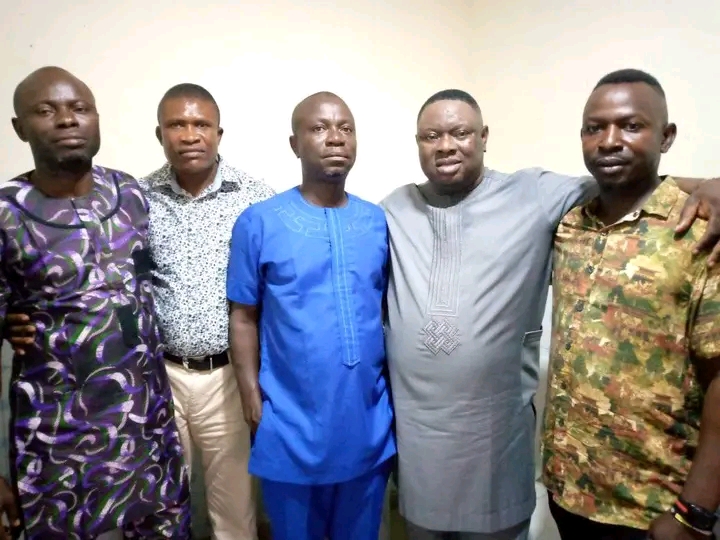 PDP's STRONG HOLD IN YENAGOA THE STATE CAPITAL OF BAYELSA STATE RECEIVES DEMOLITION AND IT'S ROOTS UPROOTED, AS THE YOUNGER BROTHER TO HON. OFORJI OBOKU & SENATOR PAULKER'S FIRST SON DUMPS PDP FOR APC, GIVES REASONS