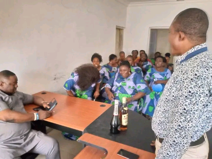Chief Pastor Reuben Wilson receives in Audience the Bomo APC Women in Southern Ijaw LGA led by Preye Columbus as they Congratulate him