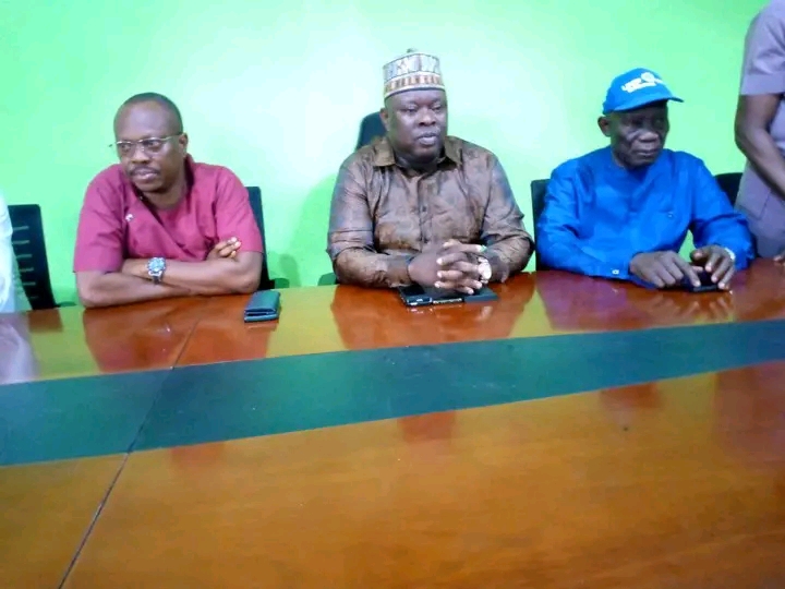 CHIEF PASTOR REUBEN RECEIVES IN AUDIENCE DIFFERENT PRESSURE GROUPS COMING TO COLLAPSE THEIR STRUCTURES WITH HIM.