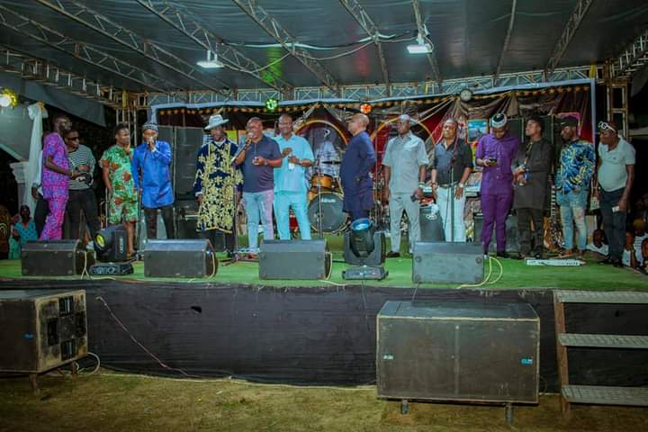 FOR THE PEACE AND GROWTH OF THE IJAW MUSIC INDUSTRY, LET ALL MY FANS AND BELIEVERS WALK ON THE PATH OF LOVE AND PEACE BECAUSE KING PEREAMA FREETOWN AND I CANNOT AND WILL NEVER BE DIVIDED BY WHAT HAPPENED ON THE REMEMBRANCE DAY OF KING ROBERT EBIZIMOR