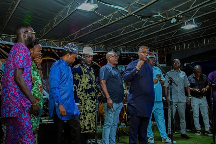 FOR THE PEACE AND GROWTH OF THE IJAW MUSIC INDUSTRY, LET ALL MY FANS AND BELIEVERS WALK ON THE PATH OF LOVE AND PEACE BECAUSE KING PEREAMA FREETOWN AND I CANNOT AND WILL NEVER BE DIVIDED BY WHAT HAPPENED ON THE REMEMBRANCE DAY OF KING ROBERT EBIZIMOR