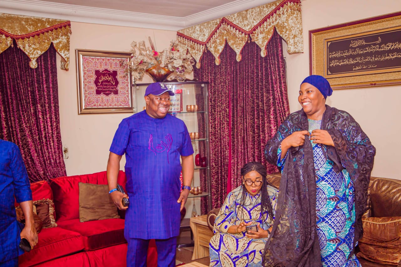 THE NATIONAL DEPUTY WOMAN LEADER OF APC RECEIVED IN AUDIENCE CHIEF PASTOR REUBEN CLIFFORD WILSON AHEAD OF CAMPAIGNS.