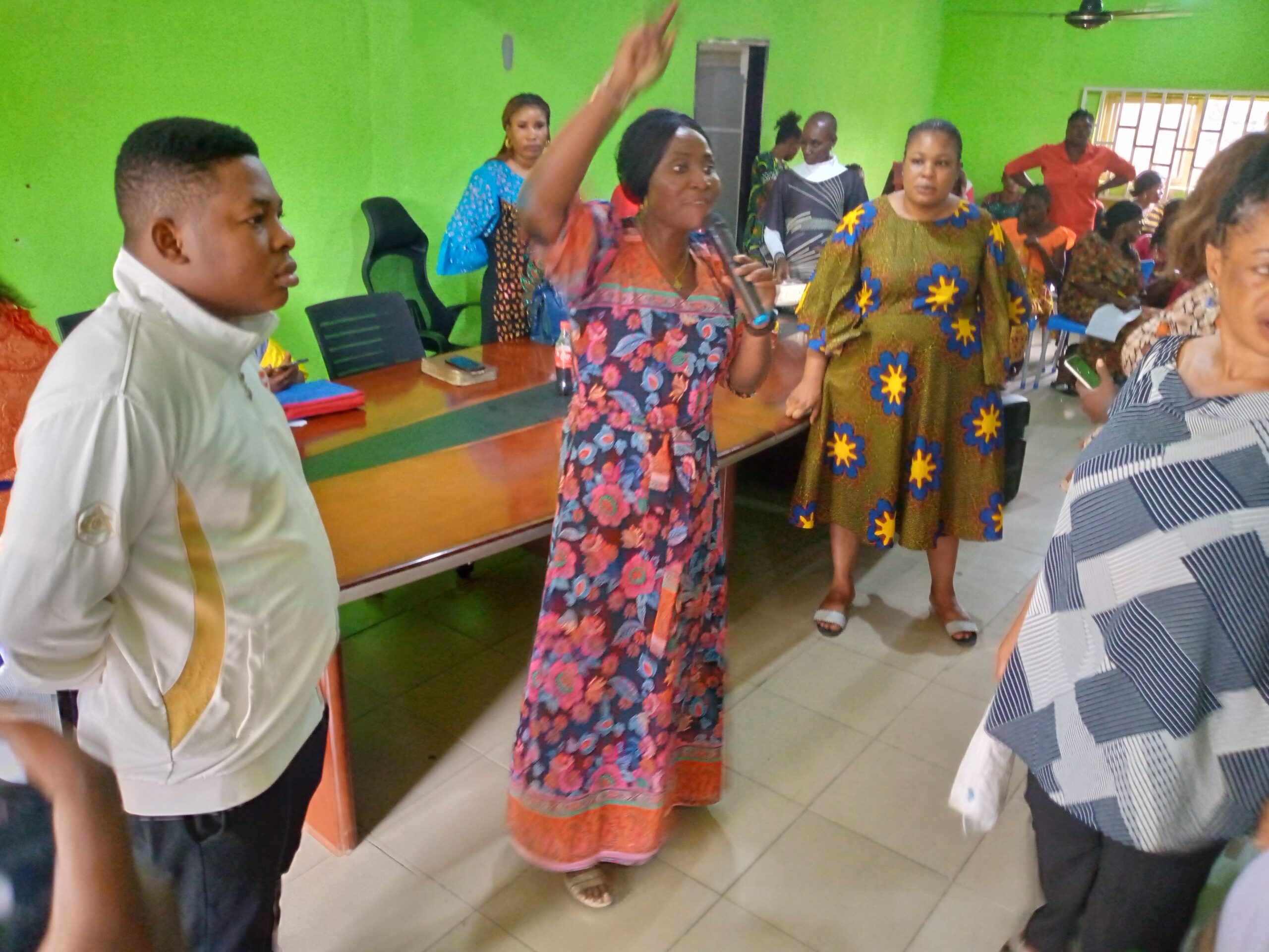 WOMEN FROM SAGBAMA CONSTITUENCY 3 PASSES VOTE OF CONFIDENCE ON APC CANDIDATE AMB EXCEL