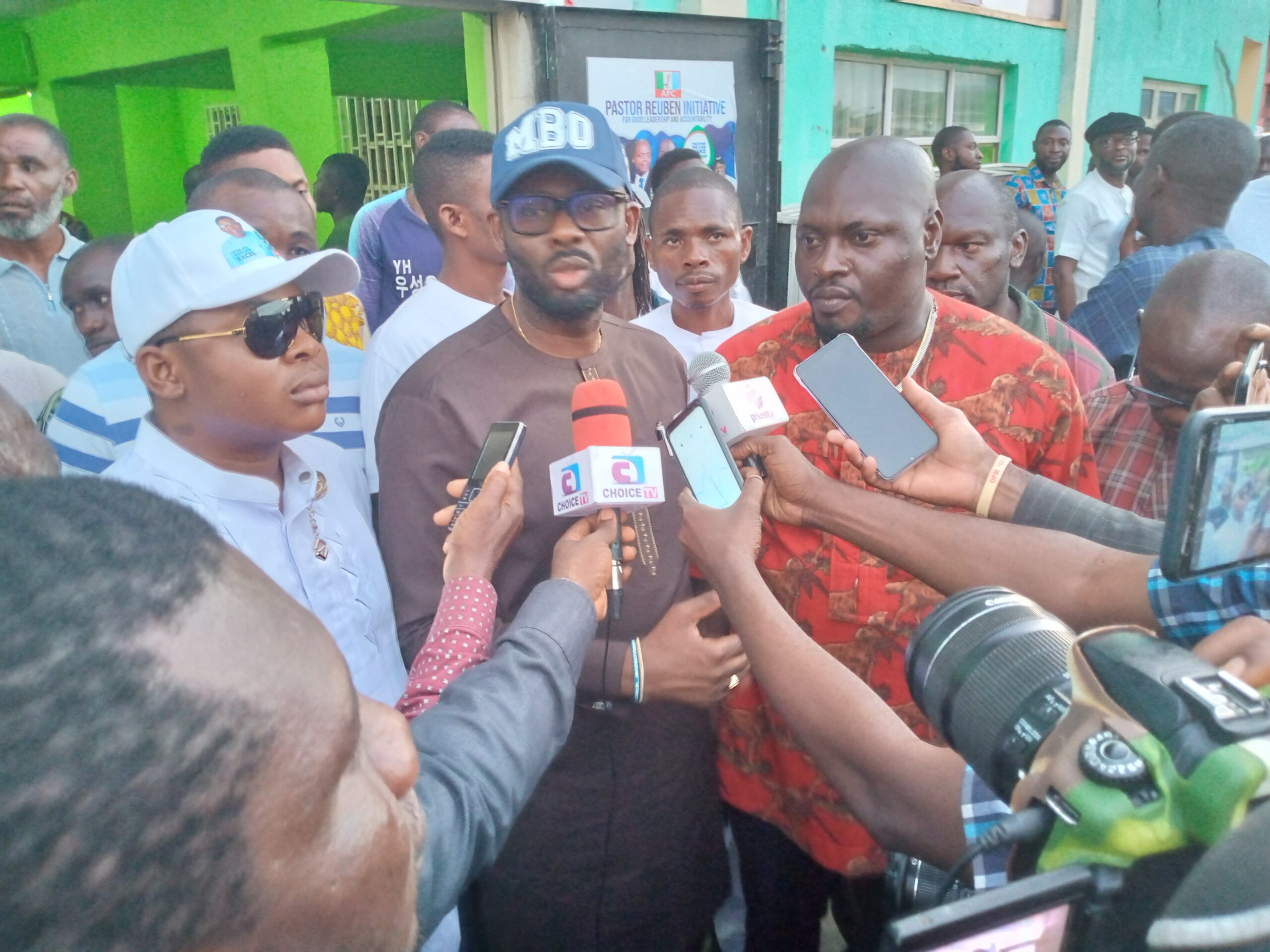 Pastor Reuben Inaugurate's 105 Ward Coordinators, Charges Them To Woo Voters For Tinubu & All Other APC Candidates Ahead of 2023 General Elections.