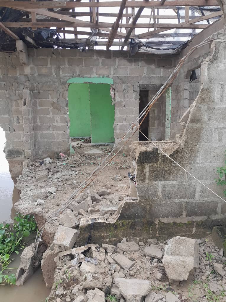 RESIDENT IN OBOGORO COMMUNITY EXPRESS DISPLEASURE TO SAVE OBOGORO FROM EROSION.