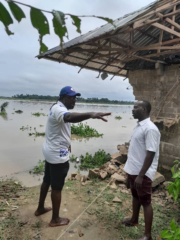 RESIDENT IN OBOGORO COMMUNITY EXPRESS DISPLEASURE TO SAVE OBOGORO FROM EROSION.