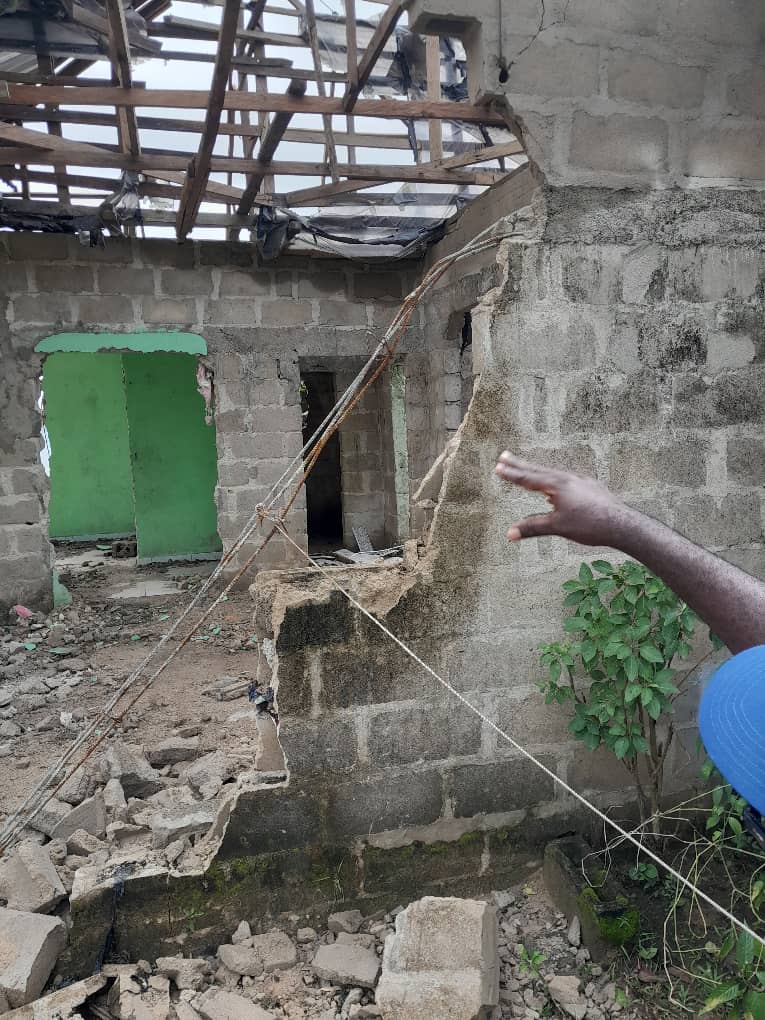 RESIDENT IN OBOGORO COMMUNITY EXPRESS DISPLEASURE TO SAVE OBOGORO FROM EROSION.