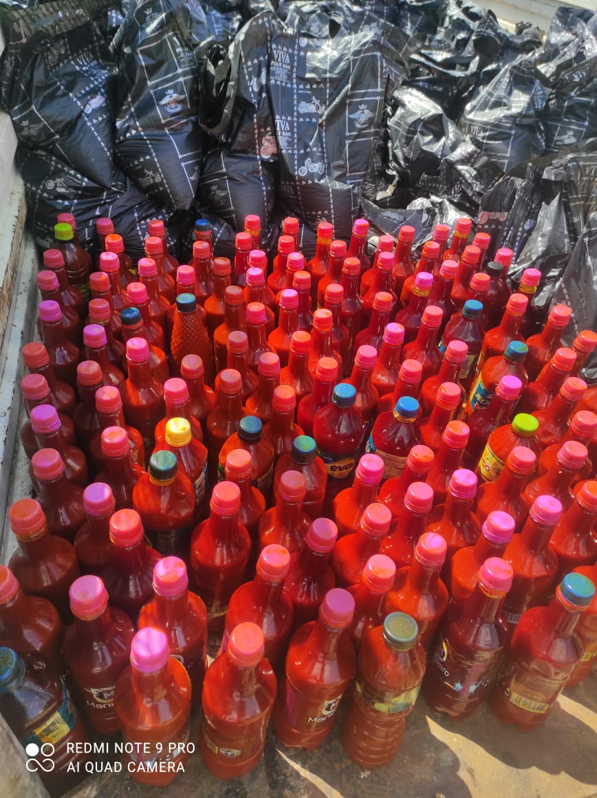 Miss Peace Niger Delta & founder leaders of tomorrow Tonwerigha Tamarabrakemi distributed food items to affected flood victims in Bayelsa State.