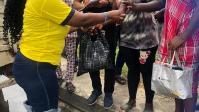 Miss Peace Niger Delta & founder leaders of tomorrow foundation Queen  Tonwerigha Tamarabrakemi distributed food items to affected flood victims in Bayelsa State.