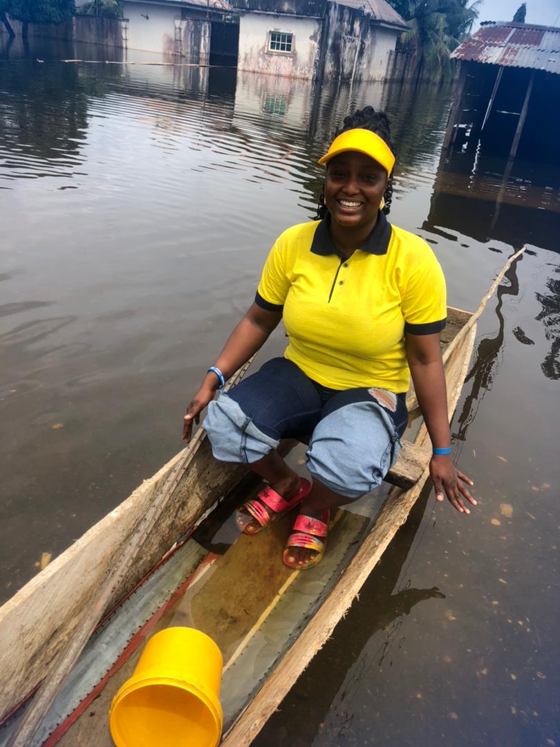 Miss Peace Niger Delta & founder leaders of tomorrow Tonwerigha Tamarabrakemi distributed food items to affected flood victims in Bayelsa State.