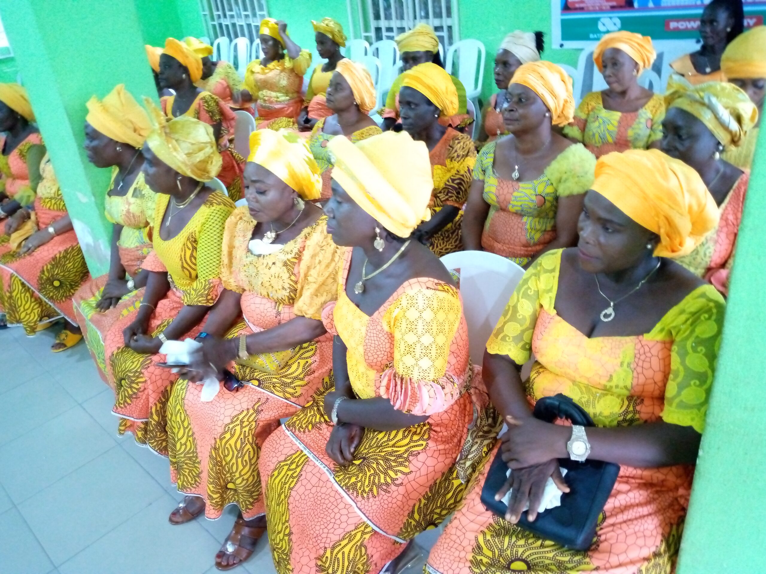 DEDICATED WOMEN OF OLODIAMA KINGDOM IN A THANK YOU VISIT TO THE SOUTH SOUTH COORDINATOR OF THE ASIWAJU GROUP (TAG) CHIEF PASTOR REUBEN CLIFFORD WILSON.