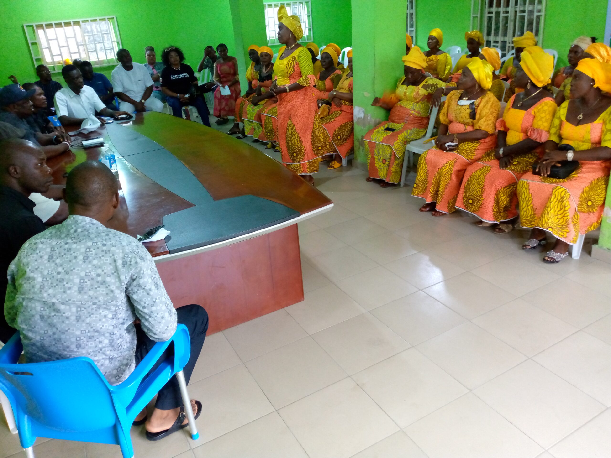 DEDICATED WOMEN OF OLODIAMA KINGDOM IN A THANK YOU VISIT TO THE SOUTH SOUTH COORDINATOR OF THE ASIWAJU GROUP (TAG) CHIEF PASTOR REUBEN CLIFFORD WILSON.