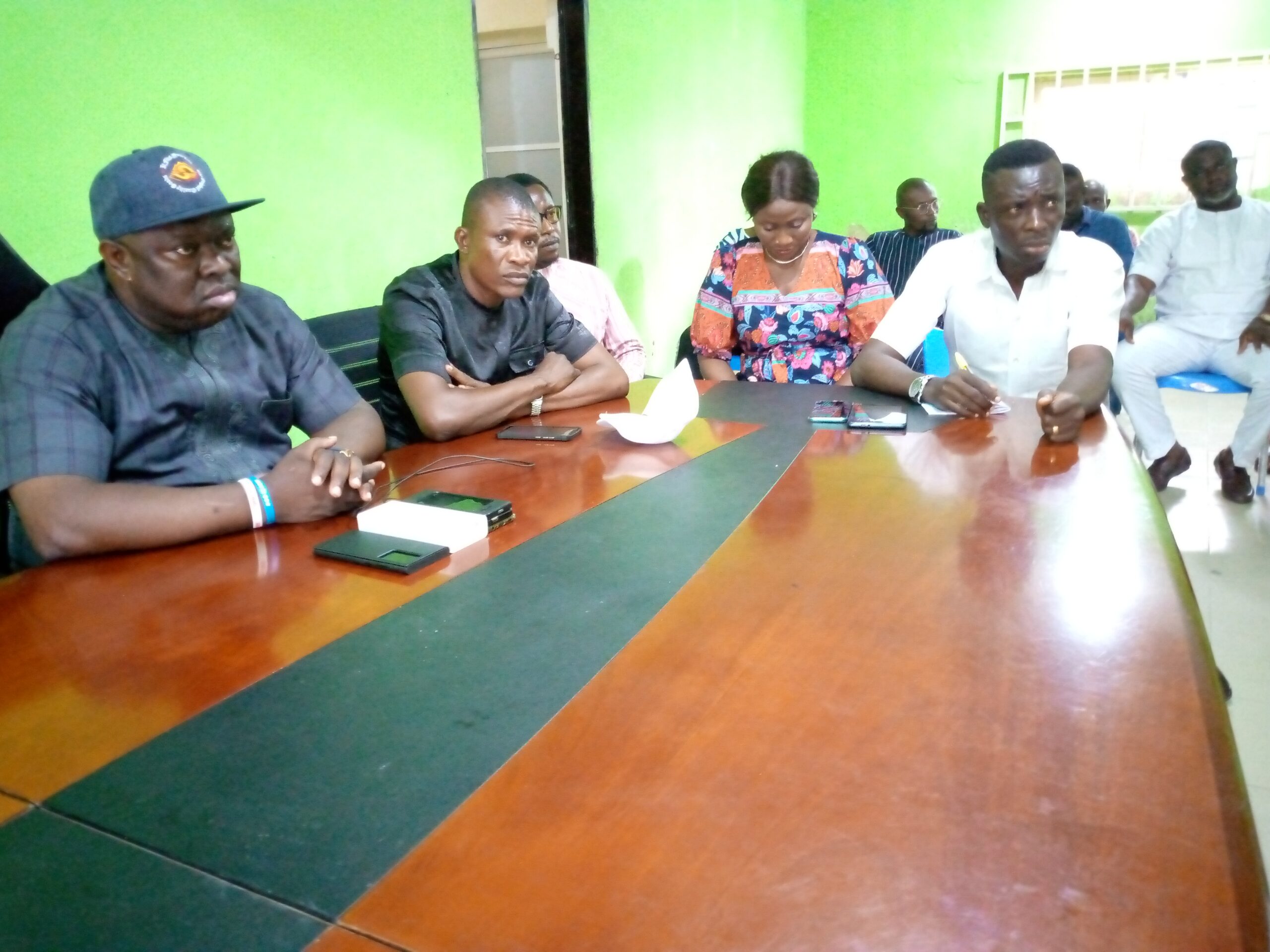 DEDICATED WOMEN OF OLODIAMA KINGDOM IN A THANK YOU VISIT TO THE SOUTH SOUTH COORDINATOR OF THE ASIWAJU GROUP (TAG) CHIEF PASTOR REUBEN CLIFFORD WILSON.