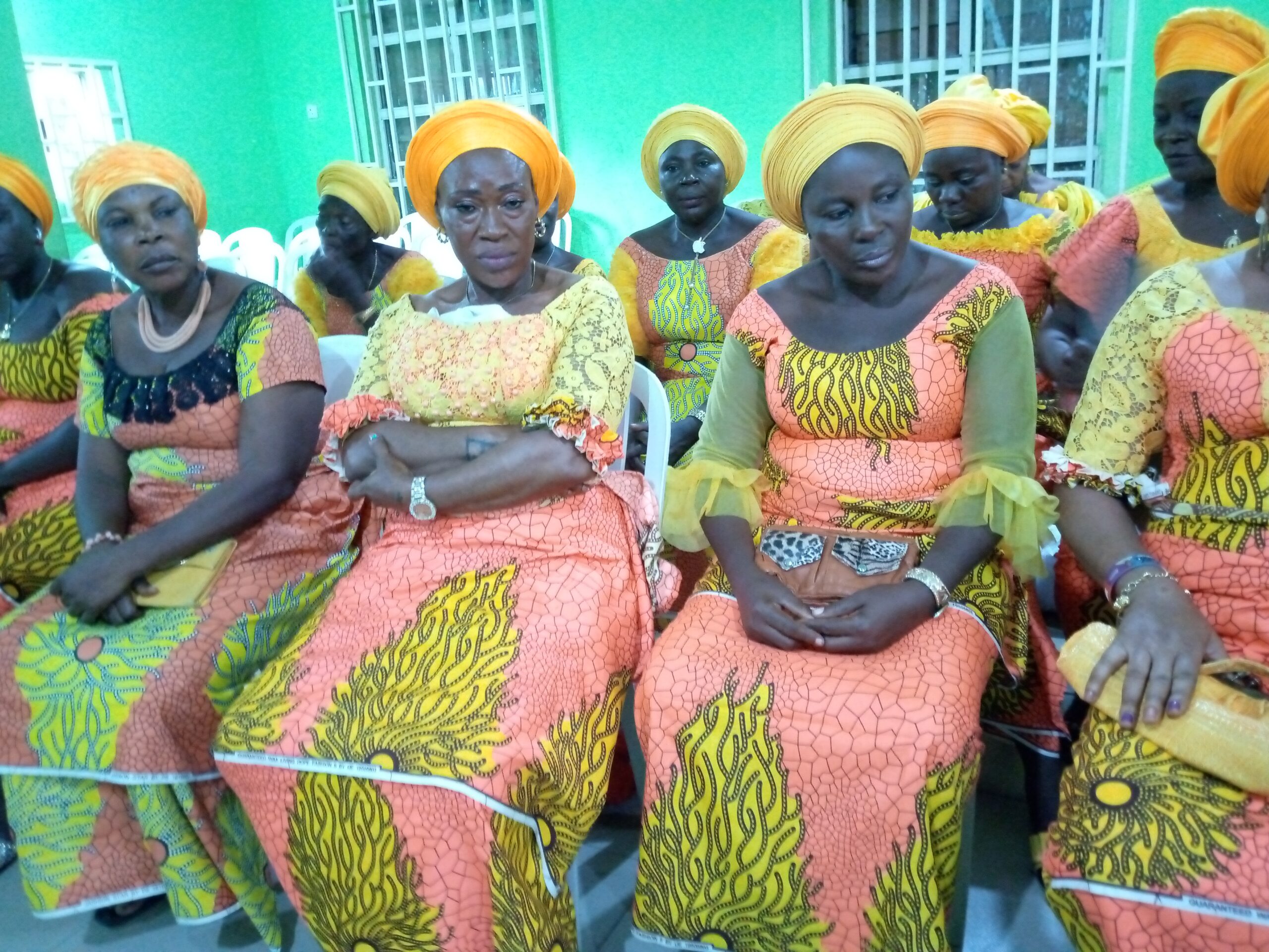 DEDICATED WOMEN OF OLODIAMA KINGDOM IN A THANK YOU VISIT TO THE SOUTH SOUTH COORDINATOR OF THE ASIWAJU GROUP (TAG) CHIEF PASTOR REUBEN CLIFFORD WILSON.