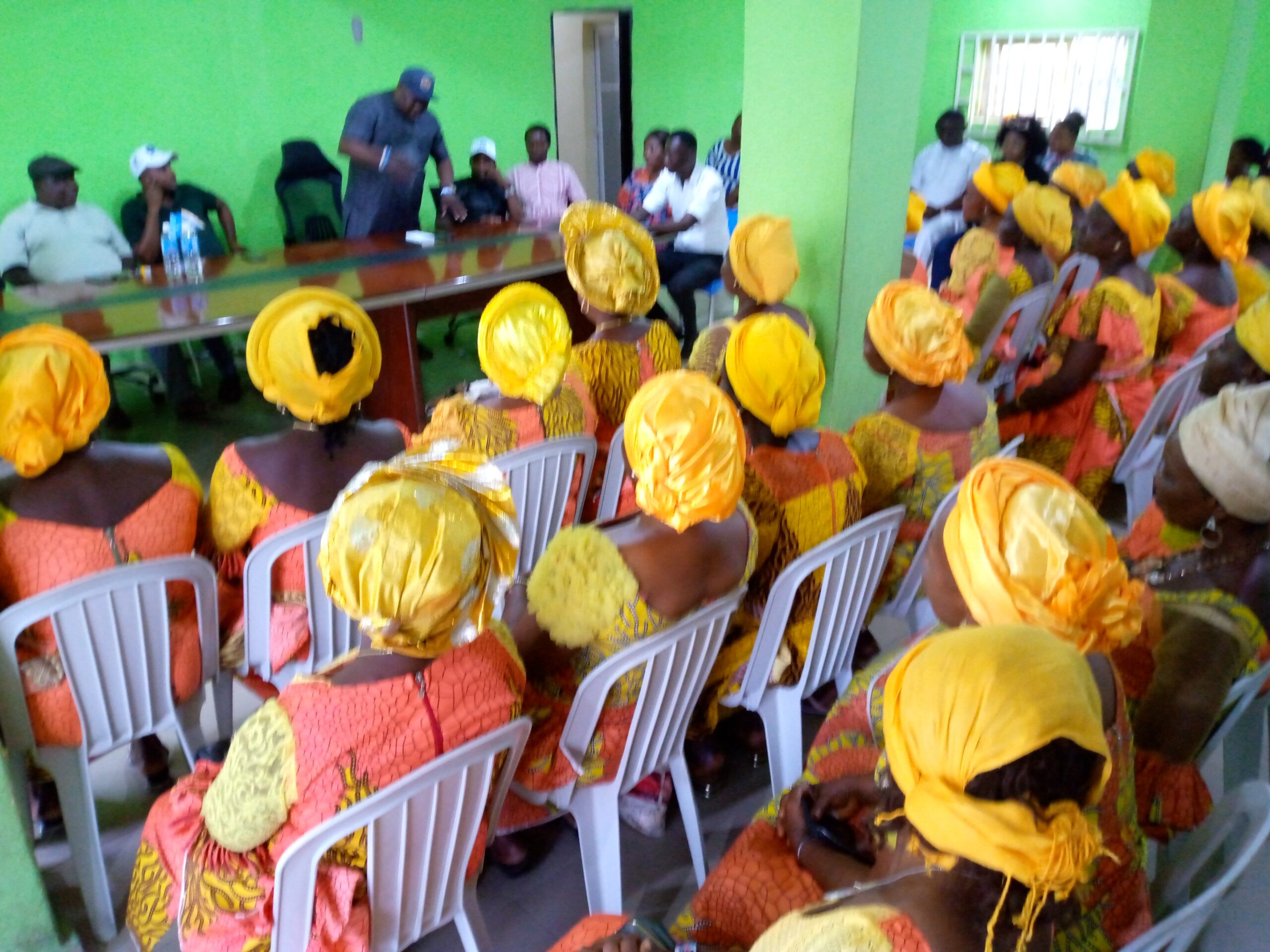 DEDICATED WOMEN OF OLODIAMA KINGDOM IN A THANK YOU VISIT TO THE SOUTH SOUTH COORDINATOR OF THE ASIWAJU GROUP (TAG) CHIEF PASTOR REUBEN CLIFFORD WILSON.
