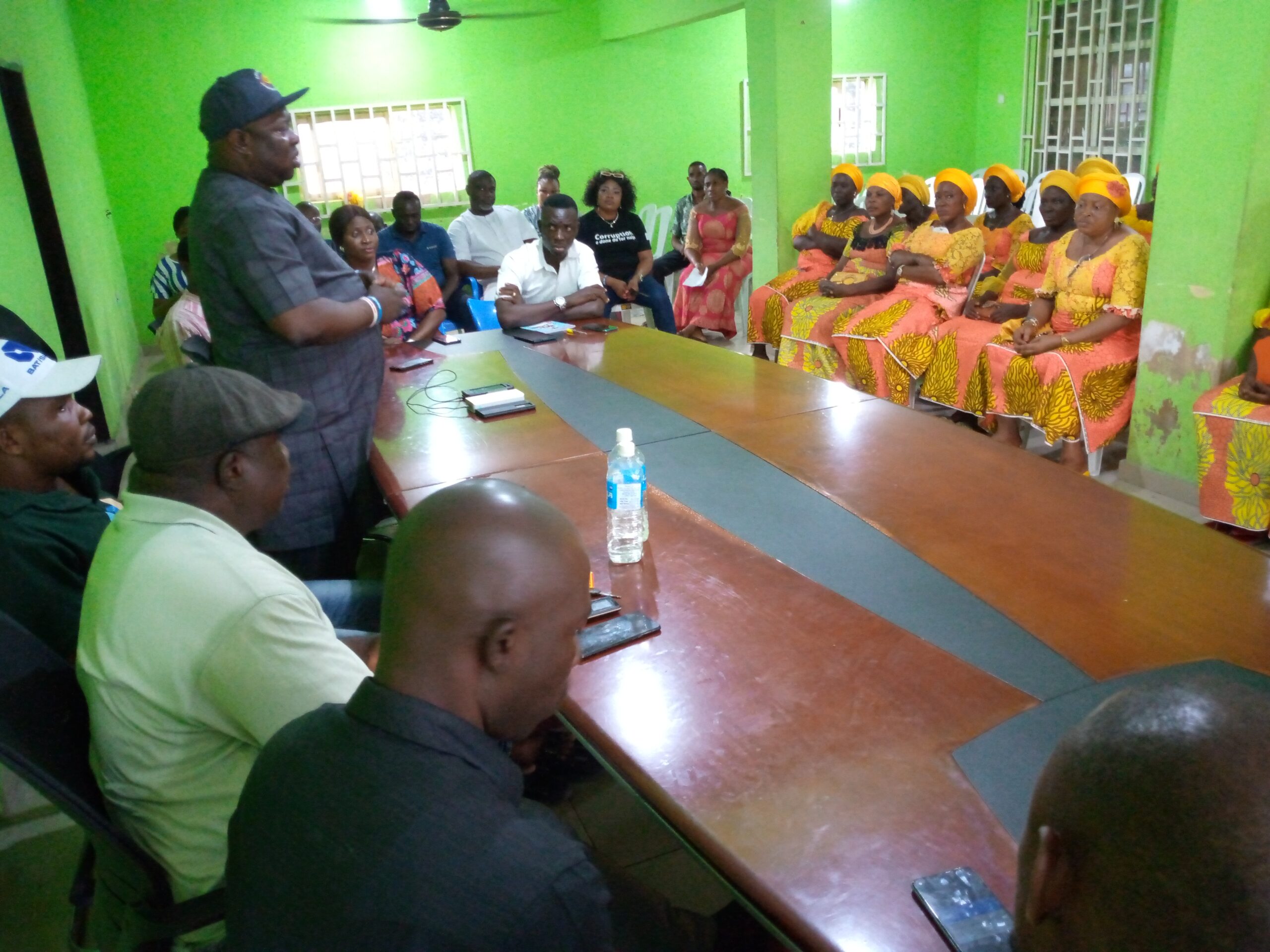 DEDICATED WOMEN OF OLODIAMA KINGDOM IN A THANK YOU VISIT TO THE SOUTH SOUTH COORDINATOR OF THE ASIWAJU GROUP (TAG) CHIEF PASTOR REUBEN CLIFFORD WILSON.
