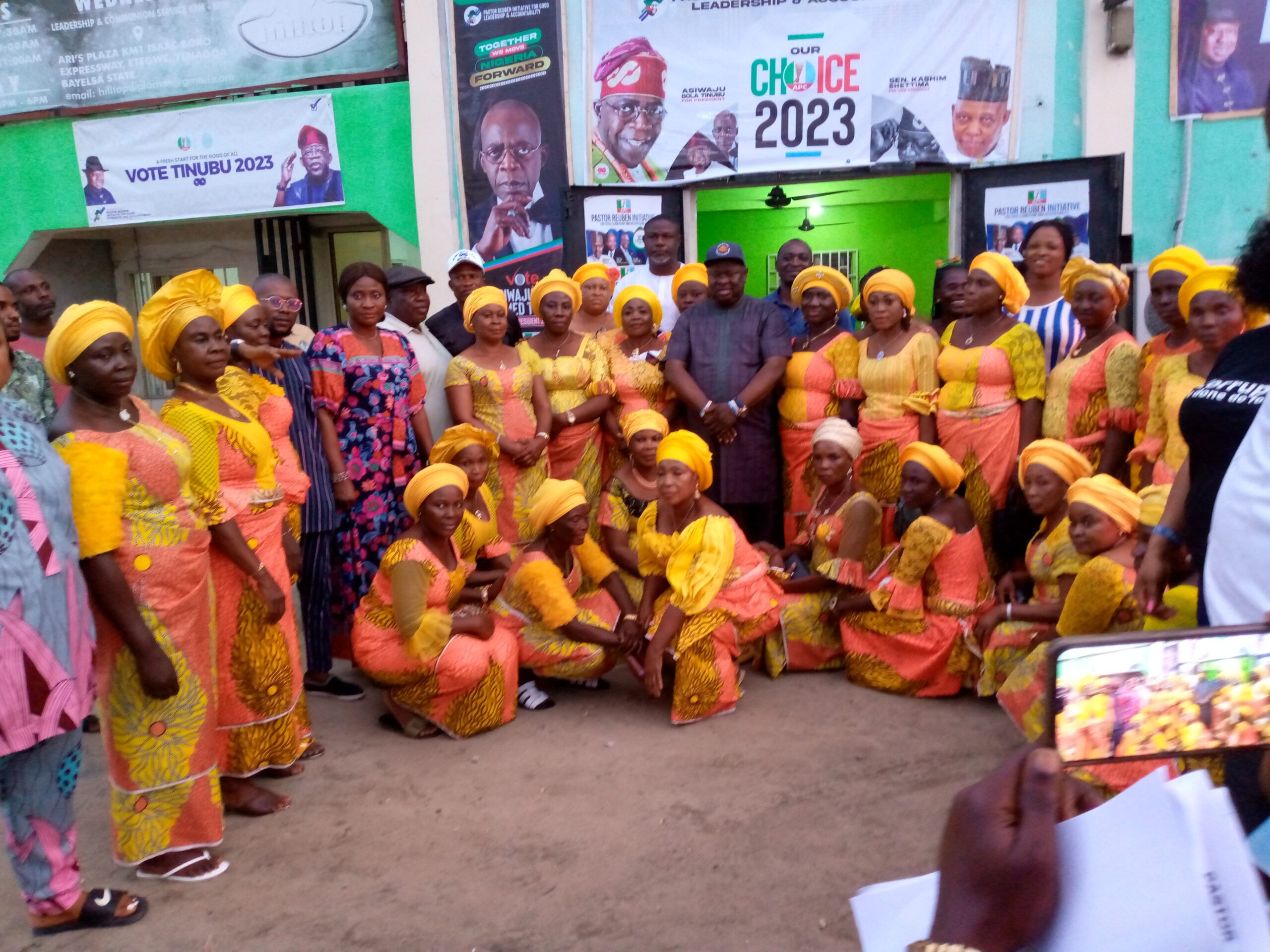 DEDICATED WOMEN OF OLODIAMA KINGDOM IN A THANK YOU VISIT TO THE SOUTH SOUTH COORDINATOR OF THE ASIWAJU GROUP (TAG) CHIEF PASTOR REUBEN CLIFFORD WILSON.