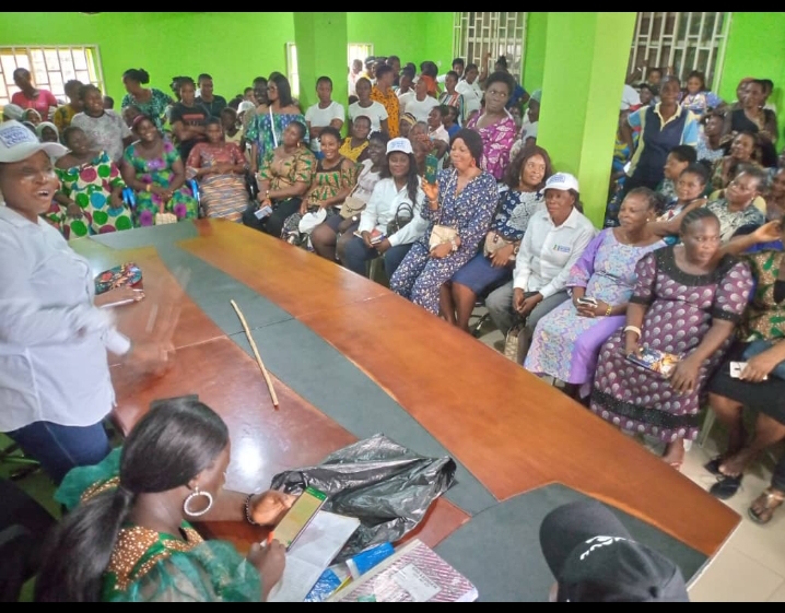 Bayelsa Flood: APC Professionals women Council distributes financial Palliative to flood victims in Bayelsa State.