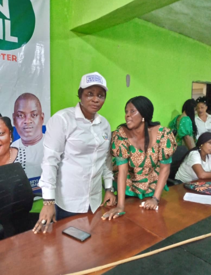 Bayelsa Flood: APC Professionals women Council distributes financial Palliative to flood victims in Bayelsa State.