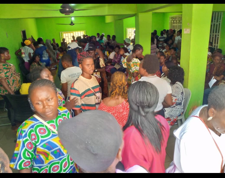Bayelsa Flood: APC Professionals women Council distributes financial Palliative to flood victims in Bayelsa State.