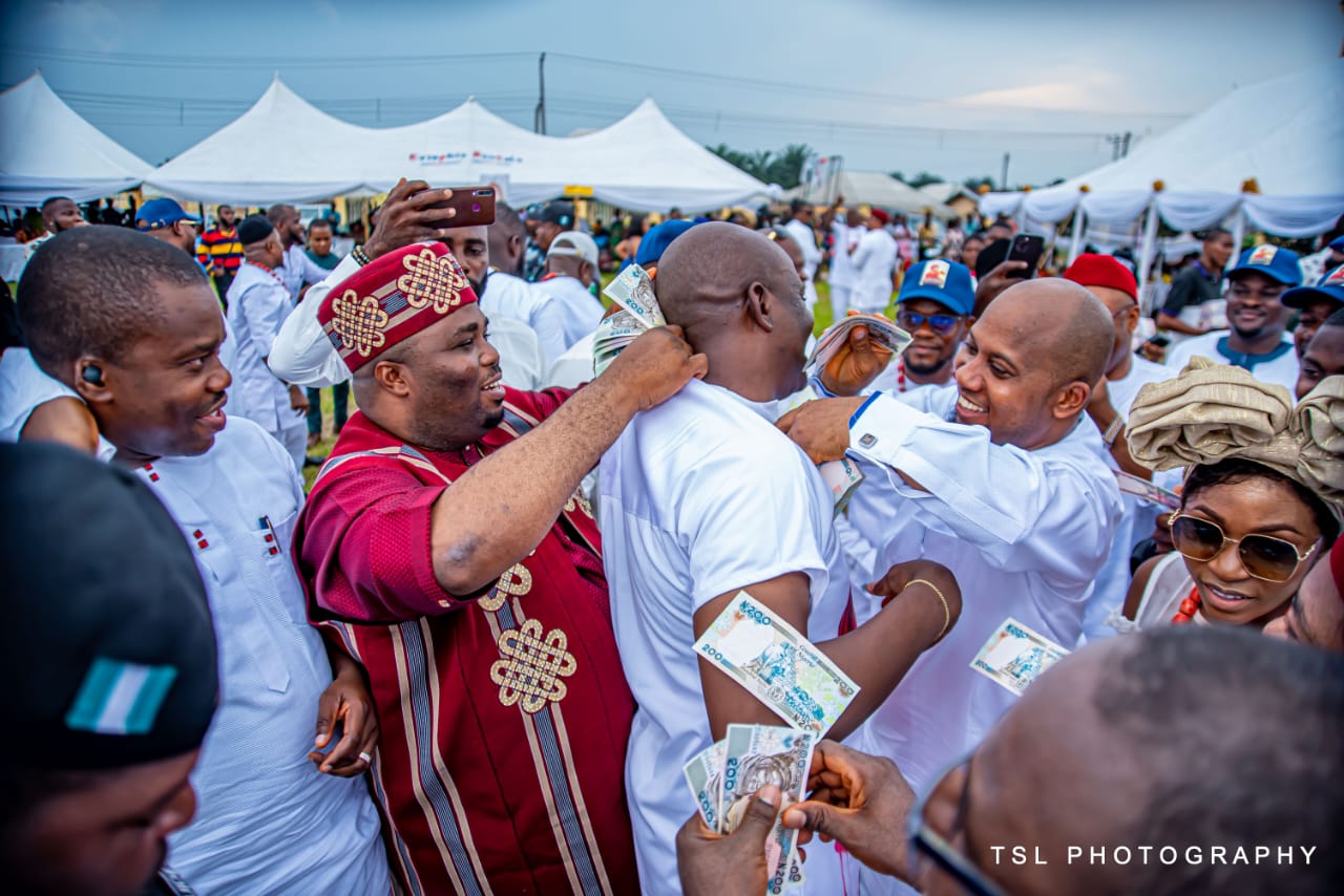 Money Carnival: Cash Drops In Bundles As Late Mrs Ejere Finally Goes Home