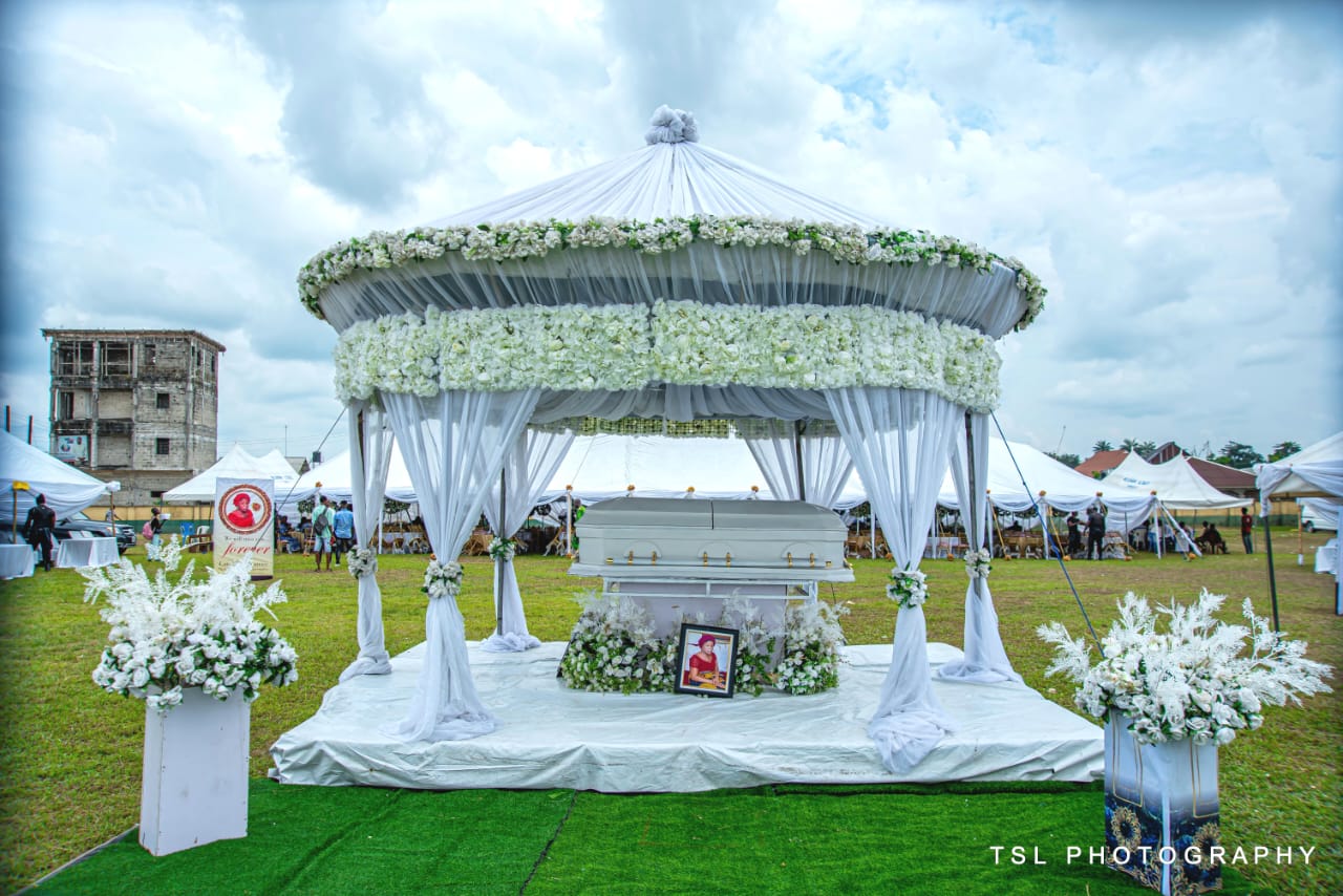 Money Carnival: Cash Drops In Bundles As Late Mrs Ejere Finally Goes Home