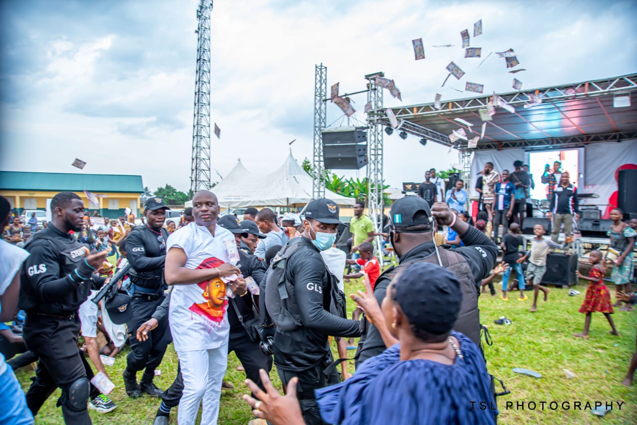 Money Carnival: Cash Drops In Bundles As Late Mrs Ejere Finally Goes Home