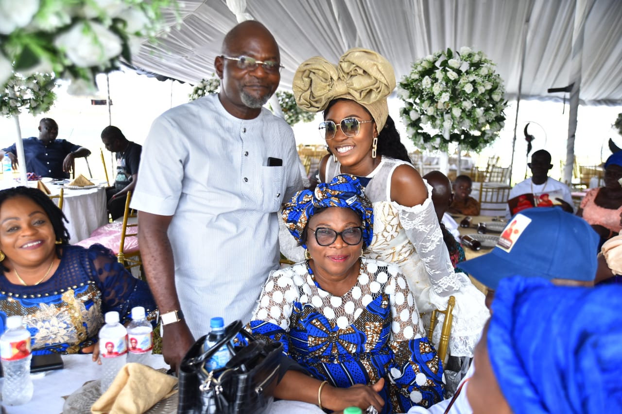 Money Carnival: Cash Drops In Bundles As Late Mrs Ejere Finally Goes Home