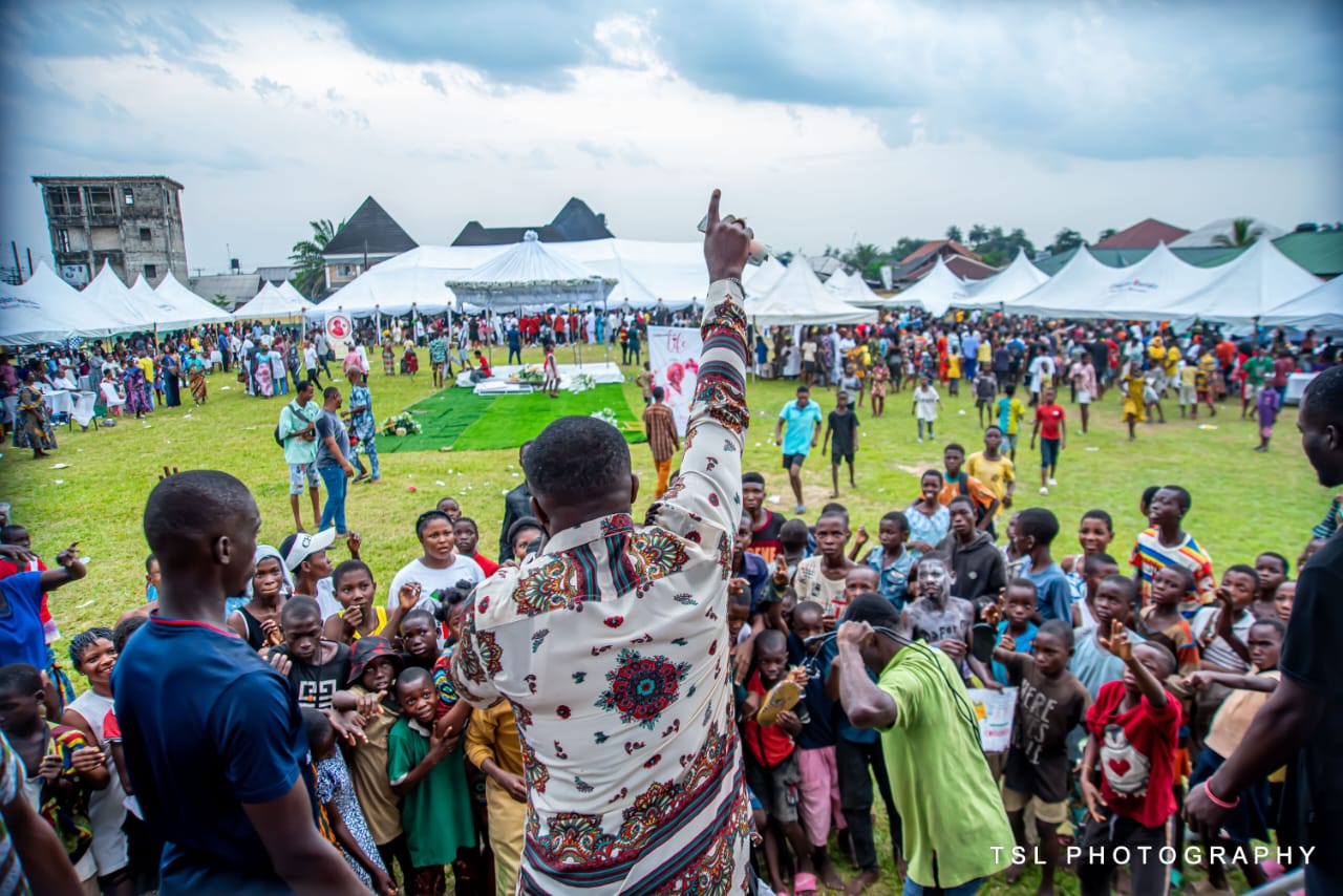 Money Carnival: Cash Drops In Bundles As Late Mrs Ejere Finally Goes Home