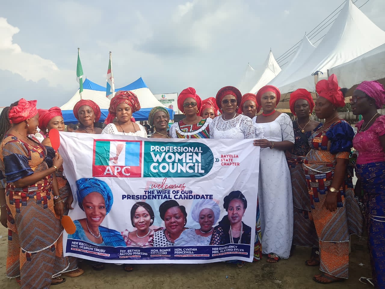 APC Professionals Women Council Coordinator Bayelsa State Pst Esther Saiyou Martins thanked Senator Oluremi Tinubu for visiting flood victims in Bayelsa State
