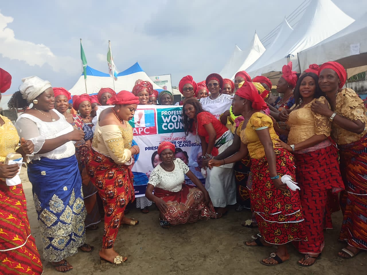 APC Professionals Women Council Coordinator Bayelsa State Pst Esther Saiyou Martins thanked Senator Oluremi Tinubu for visiting flood victims in Bayelsa State