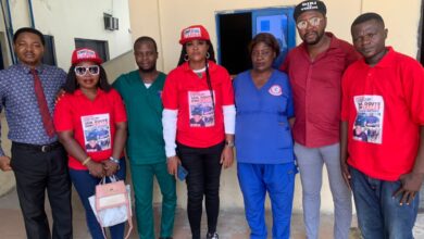 ARTHUR-UGWA CHINEDU FOUNDATION VISITS HOSPITAL, DISTRIBUTES CASH TO PATIENTS TO BUY DRUGS.