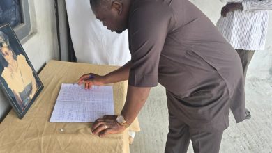 Turnah Pays Condolence Visit to Ekpeye Monarch Over Wife’s Death